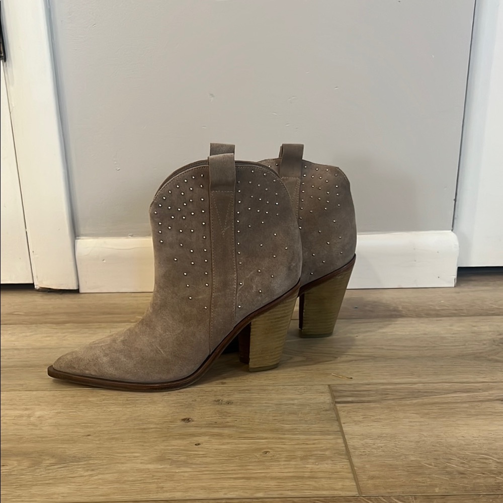 Sigerson Morrison Tan Heeled Boots with Western Flair